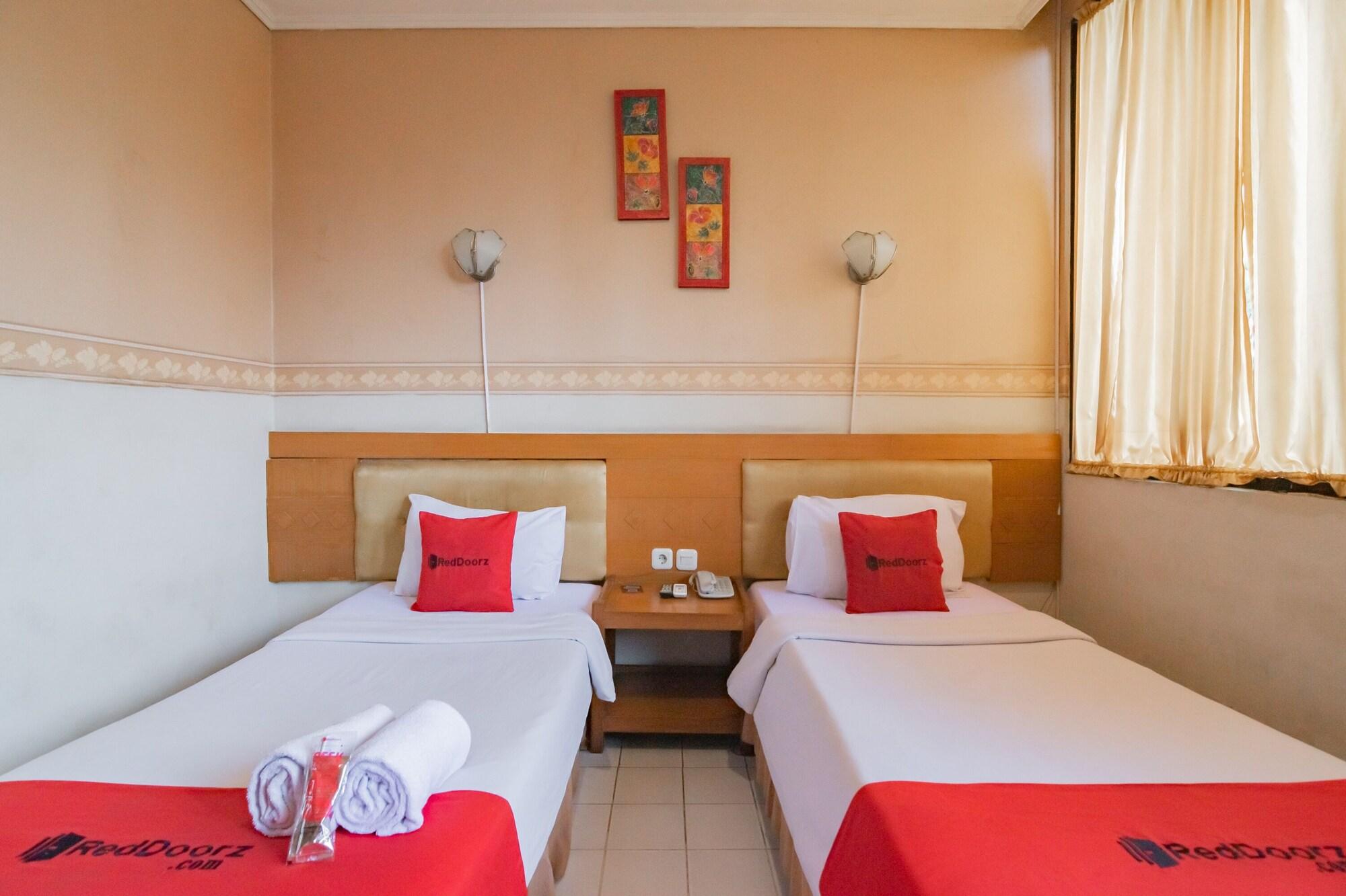 Reddoorz Plus @ Sukamulya Pasteur 2 Bandung Ngoại thất bức ảnh